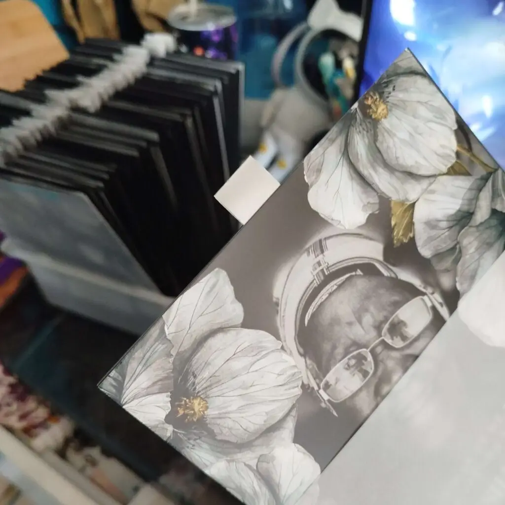 extra touches on memorable invitations, mementoes or special projects, whatever you imagine, we can help bring to life at smiley1starrs